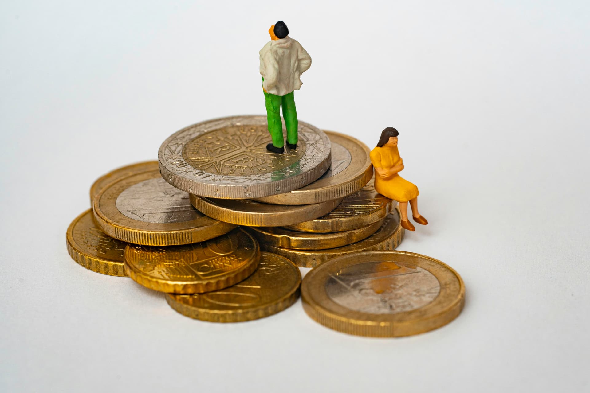 Using Credit Cards Without Sinking Into Debt